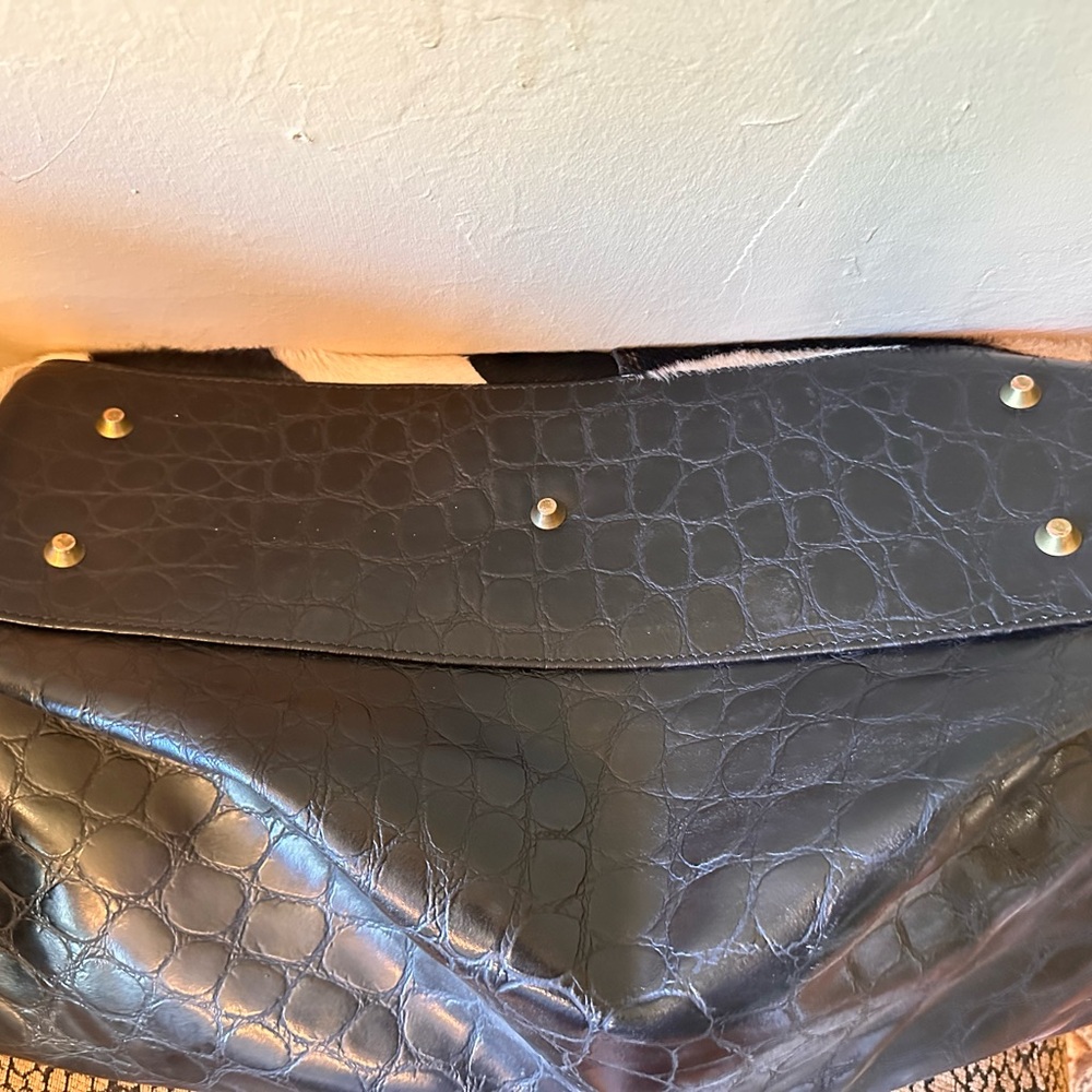 Gorgeous leather and fur tote bag with red interior. - Picture 7 of 7